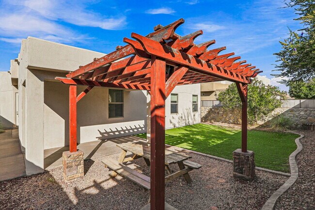 Building Photo - 3203 Red Orchard Dr