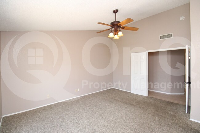 Building Photo - 10879 E Kalil Dr
