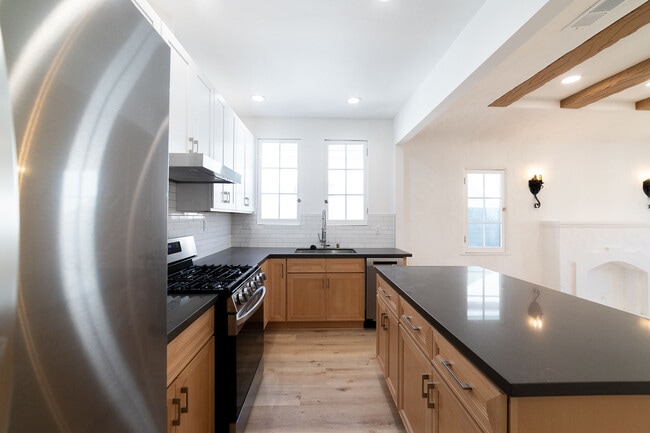 Building Photo - 6128 Orange St