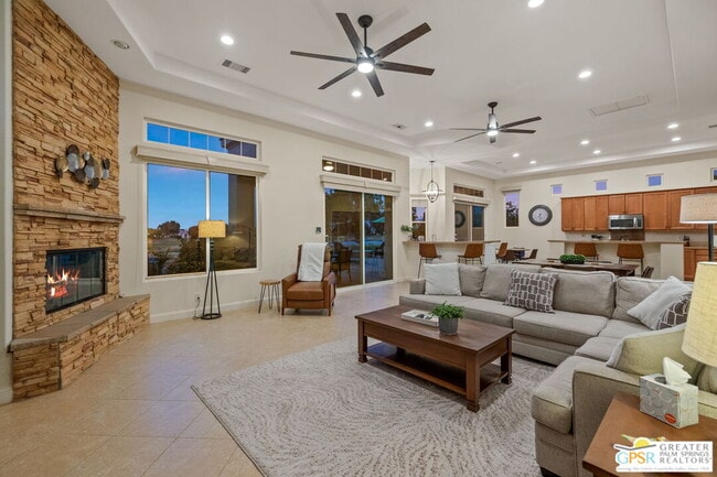 Building Photo - 88 Vía Las Flores