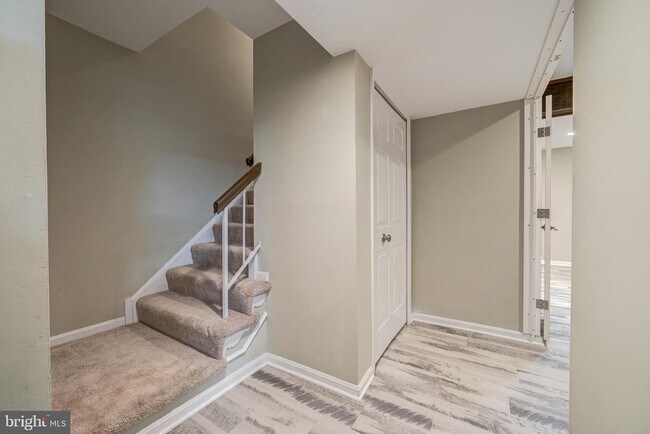 Building Photo - 5465 Cheshire Meadows Way