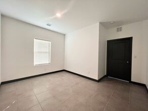 Building Photo - Mission Valley 3 Bedroom 2.5 Bath Townhome...