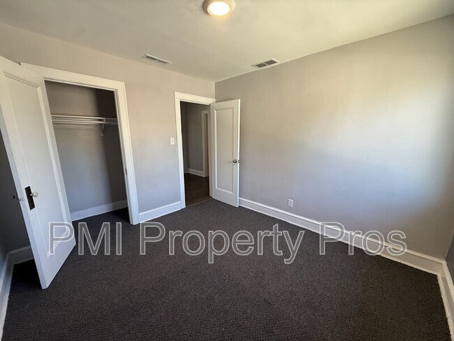 Building Photo - 4043 N 24th Pl