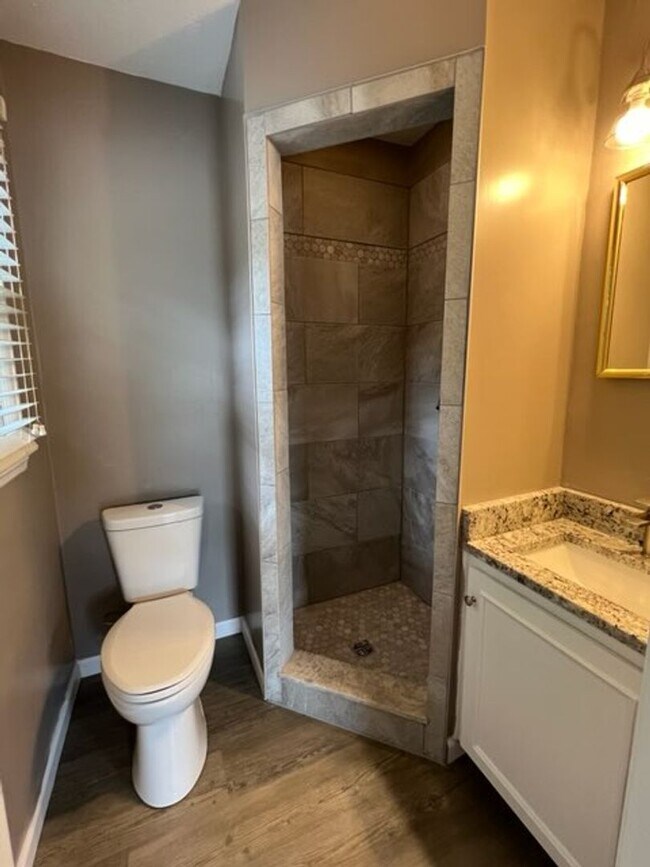 Building Photo - Newly updated 3 Bedroom/2 bath/bonus area ...