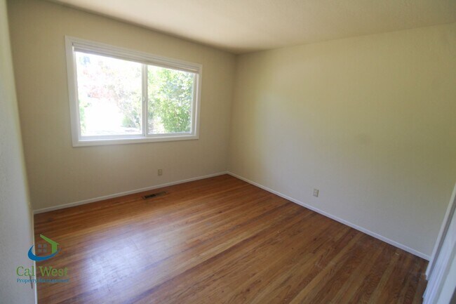 Building Photo - $4895 - Large beautiful 3/2 Home located i...