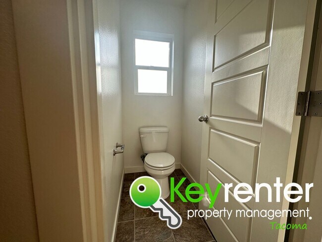 Building Photo - Puyallup Multi-level Fabulous 4Bed/2.5Bath...