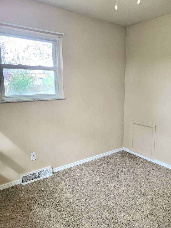 Building Photo - Renovated and Ready to Rent...7 Bradley, Pontoon Beach