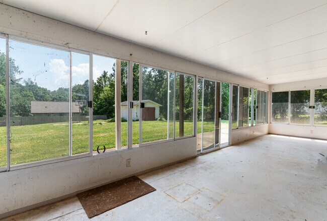 Building Photo - 34 W Oakview Rd