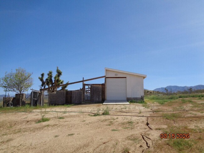 Building Photo - Sprawling and Spacious 8-acre Ranch Home