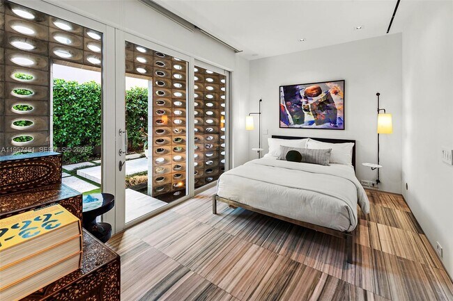 Building Photo - 244 W San Marino Dr