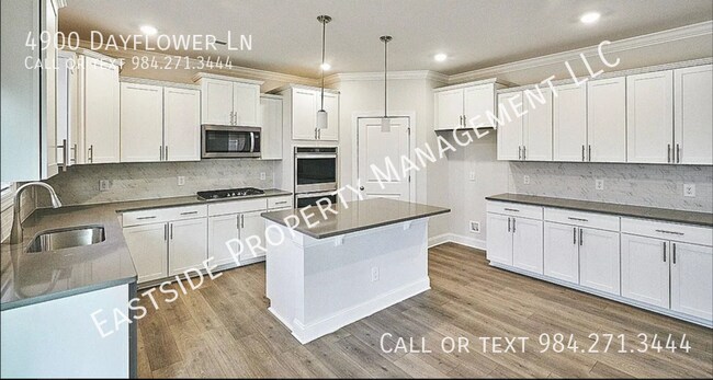 Building Photo - 4900 Dayflower Ln