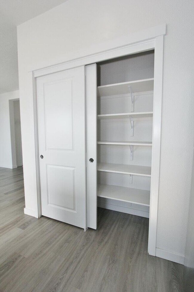 Building Photo - Modern townhouse in a Cozy Community. 50% ...