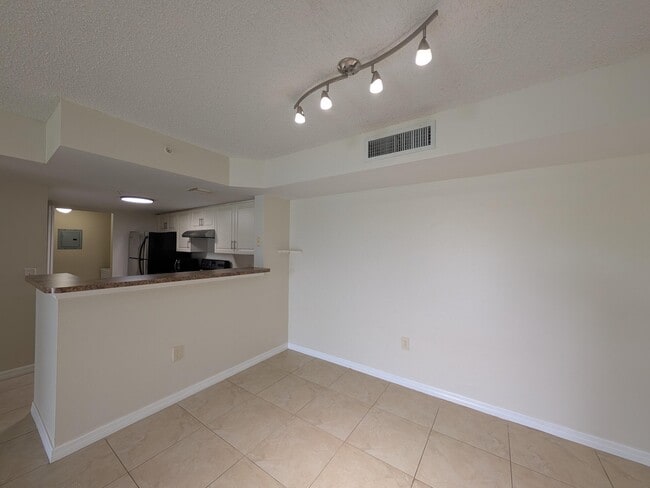 Building Photo - 5011 Wiles Rd