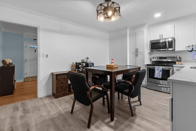 Building Photo - Now Available for Rent in Hampton!