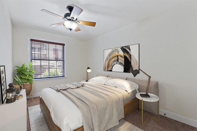 Building Photo - 914 E 32nd St