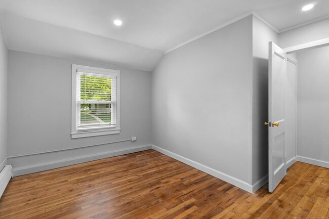 Building Photo - 232 Melville Dr