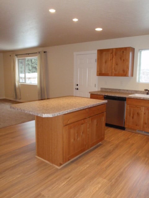 Building Photo - Half month free with a six month lease