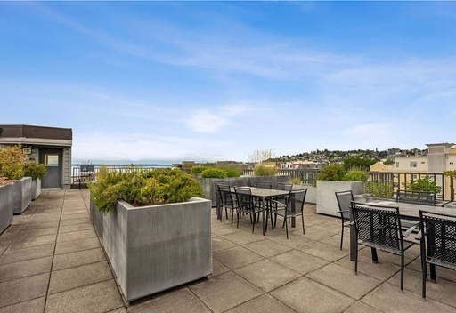 Building Photo - Stunning 1 bed condo in desirable Belltown and Lower Queen Anne! Available 3/7/26!