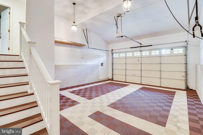 Building Photo - 6122 Bayliss Pl
