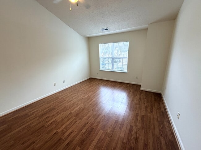 Building Photo - 5106 Bartholomew's Ln