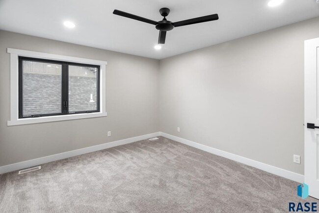 Building Photo - 1137 N Thompson Ave