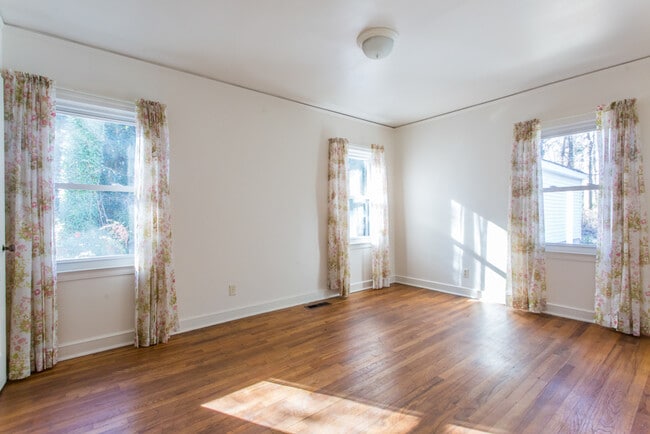 Building Photo - 2457 Jefferson Terrace