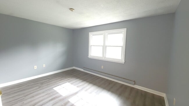 Building Photo - 230 Chickering Rd
