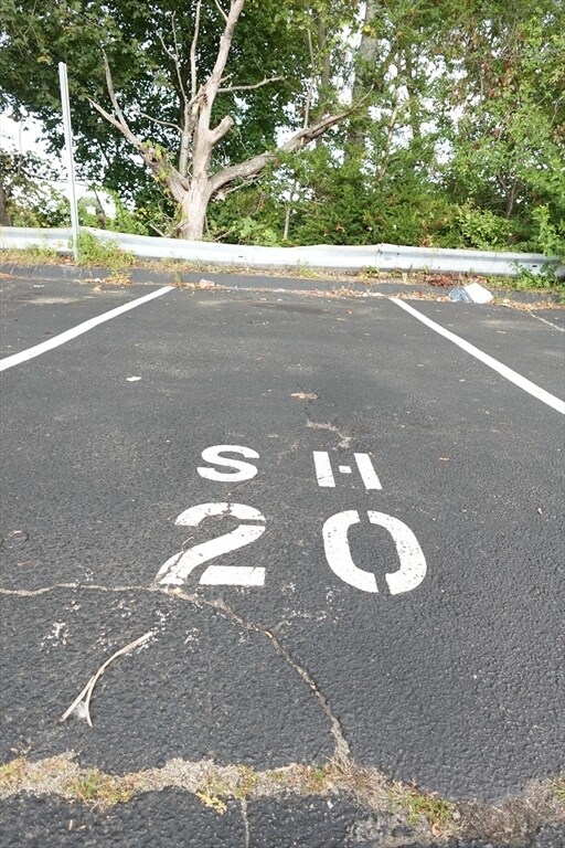 Building Photo - 37 Skyline Dr