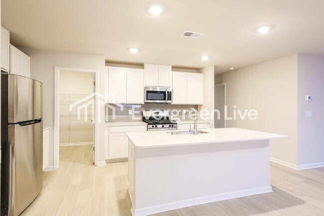 Building Photo - 2 Donemere Way