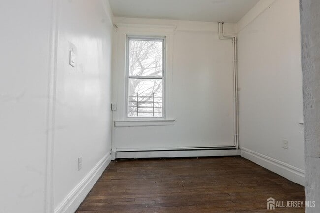 Building Photo - 410 Chadwick Ave