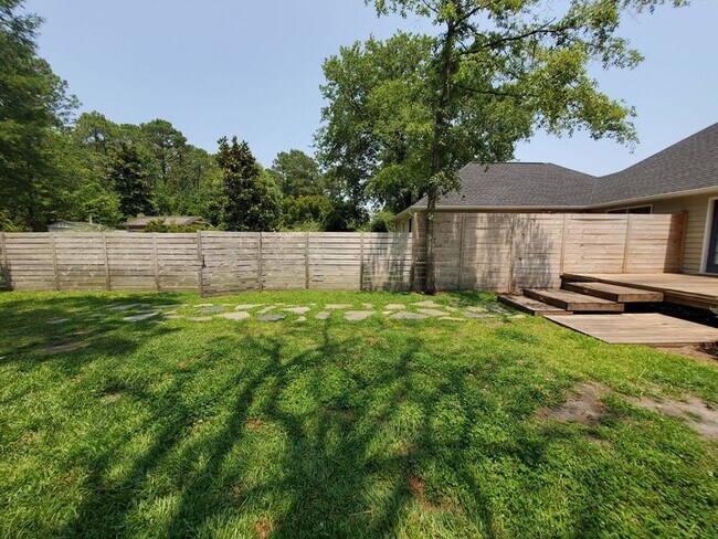 Building Photo - 7517 Lost Tree Rd