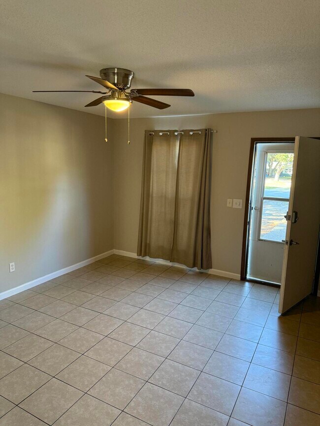 Building Photo - 226 Pelham Rd