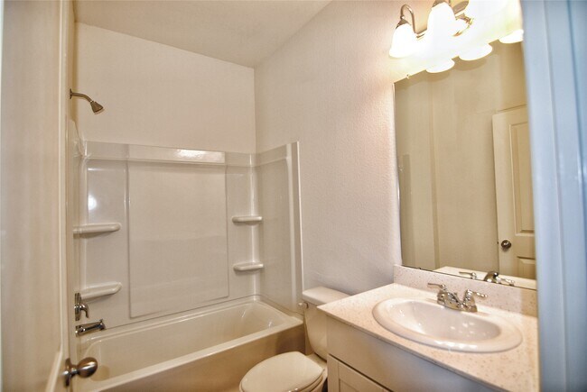 Building Photo - 1052 Water Oak Ln