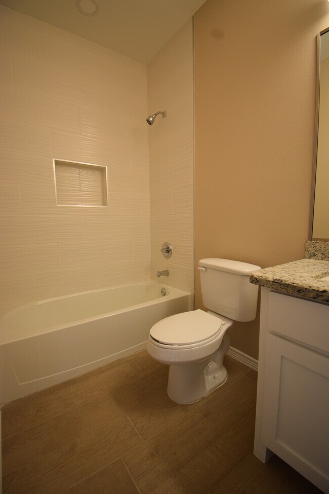 Building Photo - 2922 W Kenwood St