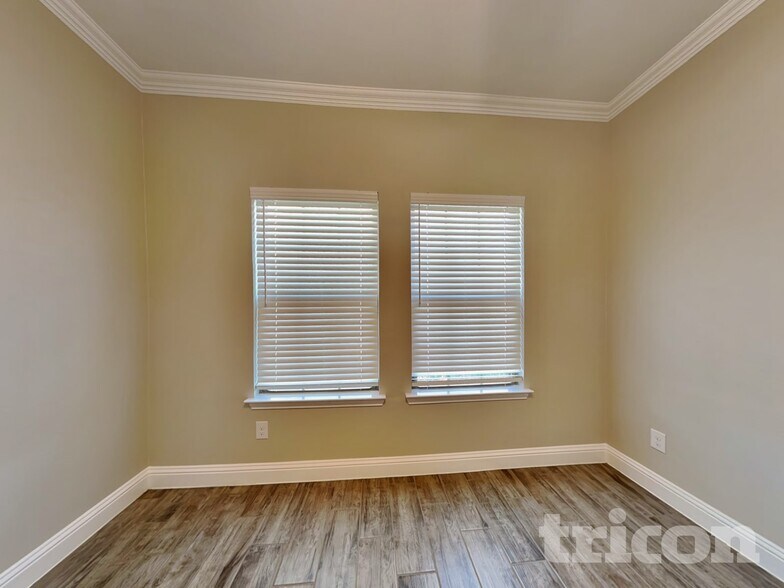 Building Photo - 7712 Cottonwood Dr