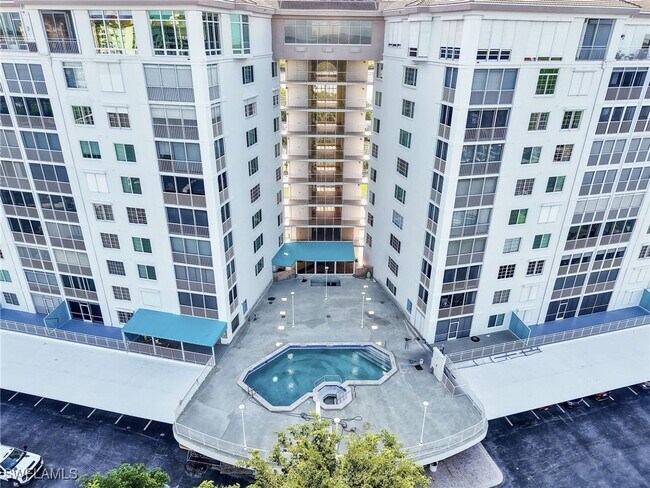 Building Photo - 13105 Vanderbilt Dr