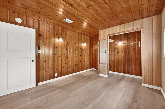 Building Photo - 815 Brooks Ave