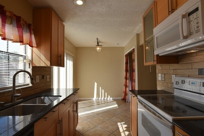 Building Photo - 3374 Cedar Springs Pl