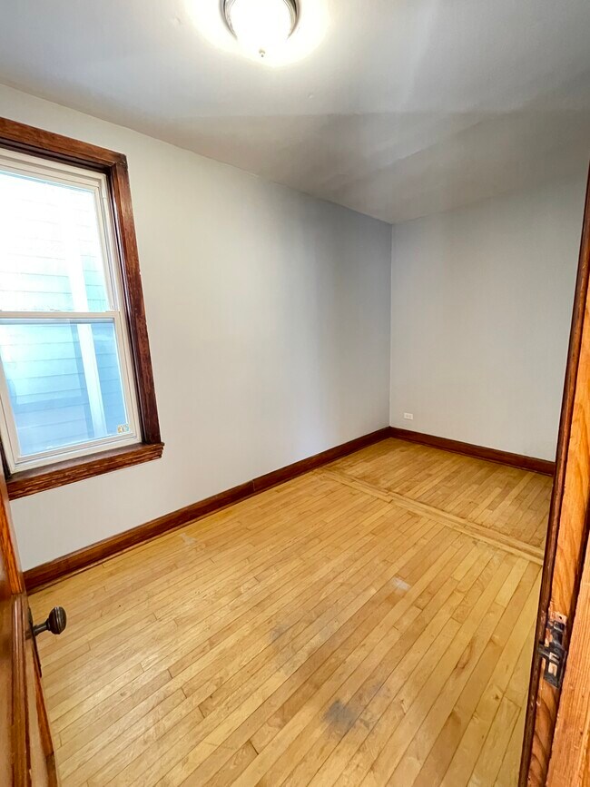 Building Photo - 3215 N Albany Ave
