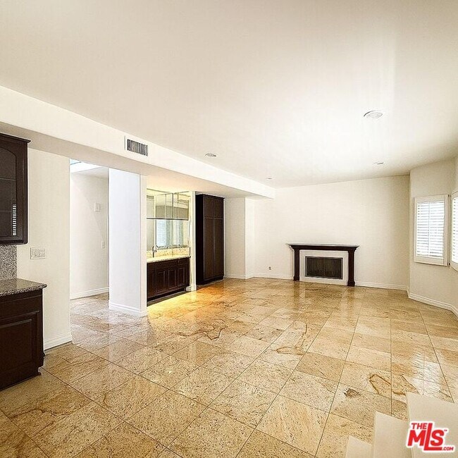 Building Photo - 15020 Encanto Dr