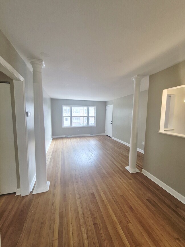 Building Photo - 2404 Barracks Ct