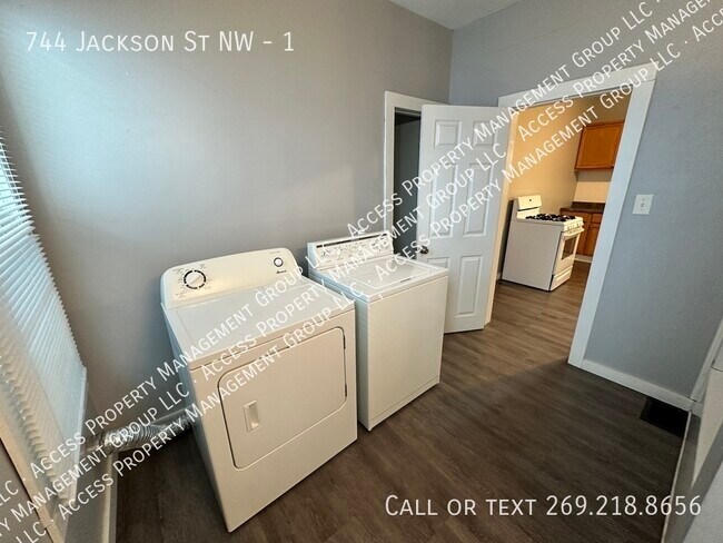 Building Photo - 744 Jackson St NW
