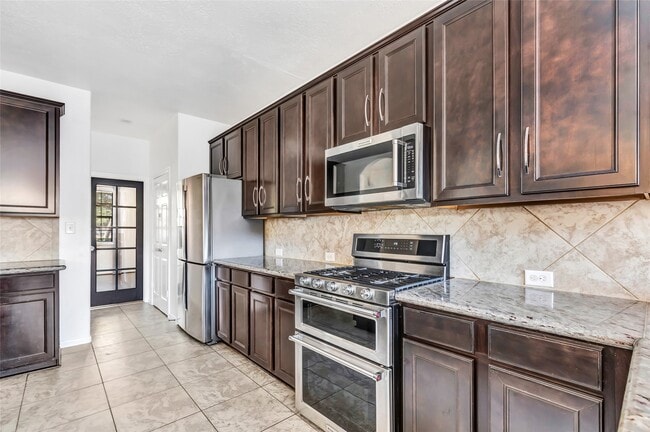 Building Photo - 16942 Lake Willowby Ln