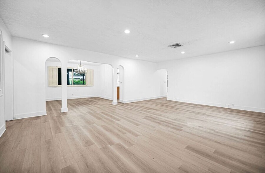 Building Photo - 3900 N 37th Ave