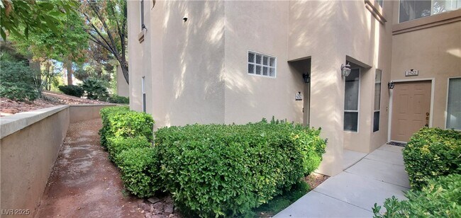 Building Photo - 2050 W Warm Springs Rd