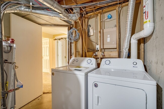 Building Photo - Room in a large shared home, great neighborhood, friendly roommates!