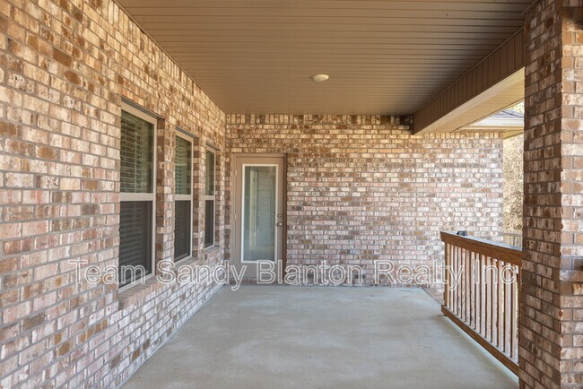 Building Photo - 9599 Pebble Stone Dr
