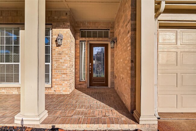 Building Photo - 28207 Chalet Park Dr