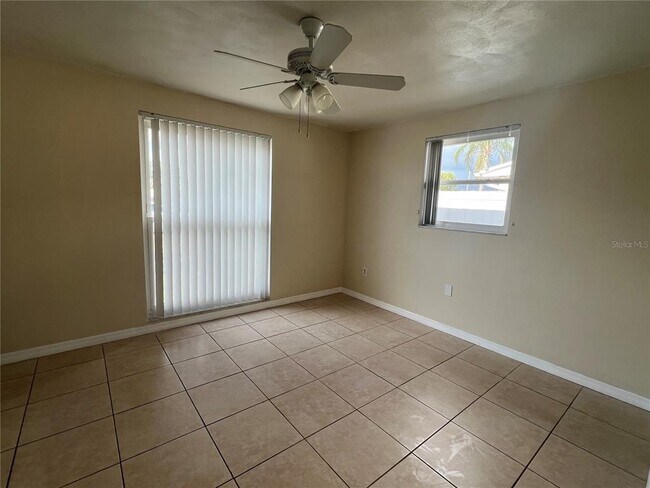 Building Photo - 4216 Hillsdale Dr
