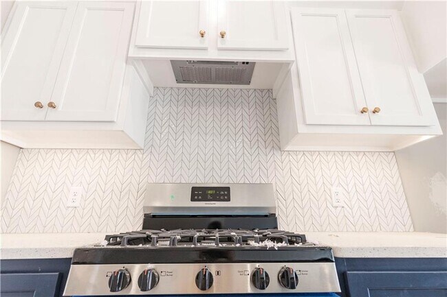 Building Photo - Beautiful 4 Bedroom 2 Bathroom Home in Deer Creek Schools with a Storm Shelter and Outdoor Fireplace